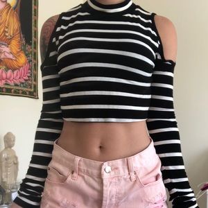 Stripped Crop top with open shoulders 🥰